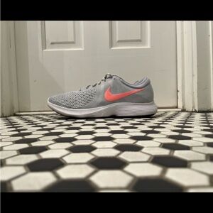 Nike Womens Revolution
4 Gray Running Shoes
Sneakers Size 9.5 W.